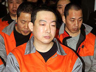 К пятнадцати годам лишения свободы приговорил Второй пекинский суд владельца компании Yilin Wood Company Чжао Пенъюня, уличенного в создании самой крупной в КНР финансовой пирамиды
