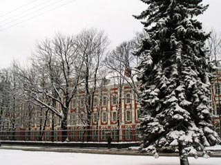 85 сотрудников университета в письме к Дмитрию Медведеву, который возглавляет попечительский совет СПбГУ, обвинили ректора в развале вузовского медцентра и административном произволе