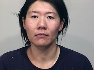 37-летняя Хелен Сан приковала к себе наручниками своего мужа и истязала его укусами на брачном ложе