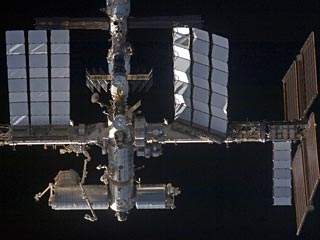 Шаттл Discovery отстыковался от МКС и возвращается на Землю