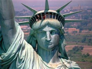 Доступ туристов в корону Статуи Свободы в бухте Нью-Йорка может быть возобновлен уже 4 июля этого года, в День независимости, когда Соединенные Штаты будут отмечать свой 233-й "день рождения"