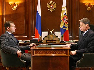 Президент Дмитрий Медведев сказал, что он в последнее время стал получать письма и обращения, касающиеся существенного повышения цен на входные билеты в музеи