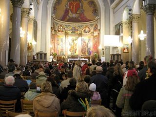 Большинство поляков недовольно решением Конференции польских епископов прекратить расследование вопроса о связях Католической церкви со спецслужбами в эпоху коммунизма