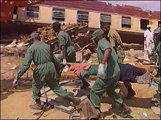 По крайней мере 15 человек погибли в Танзании в результате железнодорожной катастрофы. Грузовой состав врезался в стоявший пассажирский поезд