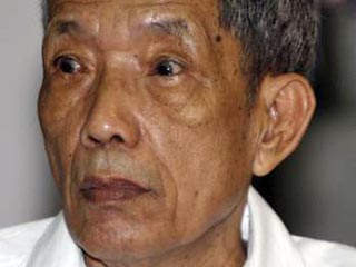 В столице Камбоджи Пномпене в понедельник начались слушания по делу одного из лидеров "красных кхмеров" Канг Кек Иеу