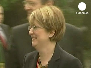 Глава британского МВД Джеки Смит принесла официальные извинения в связи с приобретением ее супругом так называемых "фильмов для взрослых" в счет парламентских расходов, имевшем место в апреле 2008 года
