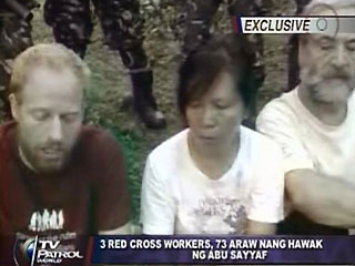 На южном филиппинском острове Холо, где исламисты из группировки "Абу Сайяф" удерживают в заложниках трех сотрудников Международного комитета Красного креста (МККК), объявлено чрезвычайное положение