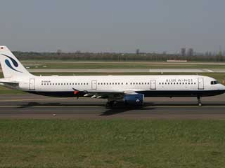 Немецкая авиакомпания Blue Wings, 48% акций которой принадлежит владельцу Национальной резервной корпорации Александру Лебедеву, с конца марта лишилась лицензии на полеты