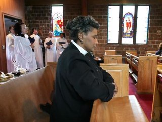 Женщина-священник Епископальной церкви США Анн Холмс Реддинг была лишена сана после того, как отказалась отречься от своего обращения в ислам