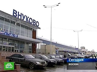 Boeing-737 аварийно сел во Внуково - никто не пострадал