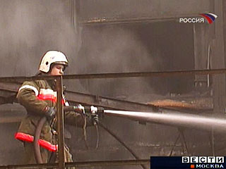Административное здание горит на Лиговском проспекте в центре Петербурга