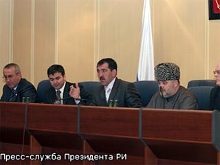 Президент Ингушетии провел совещание с главами районных администраций и представителями правоохранительных органов