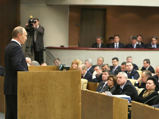 Российская пресса во вторник комментирует первое выступление Владимира Путина в Госдуме в качестве премьера с отчетом о проделанной работе правительства за 2008 год