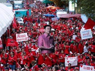 Оппозиция Таиланда снова грозит вывести на улицы Бангкока сотни тысяч демонстрантов