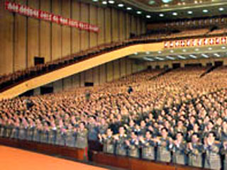 Северокорейский лидер Ким Чен Ир в четверг был вновь избран на высший государственный пост КНДР: он возглавил Государственный комитет обороны еще на пять лет