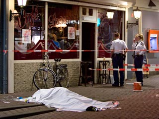 Житель Роттердама открыл стрельбу в переполненном кафе - один убит, трое ранены