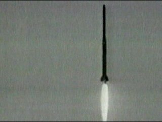 Запущенная 5 апреля в КНДР ракета пролетела на 800 км дальше, чем ранее предполагалось, сообщила южнокорейская газета "Чосон ильбо"