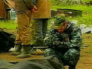 В Шатойском районе Чеченской республики военнослужащий во время несения службы на сторожевом посту застрелил троих сослуживцев