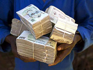 Зимбабве запретила хождение внутри страны собственной валюты 