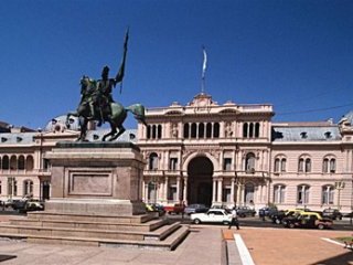 В Аргентине из музея президентского дворца похищены перевязь и жезл бывшего главы государства Артуро Фрондиси (1958-1962 гг.)
