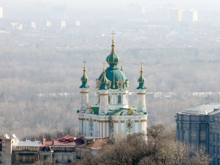 Знаменитая Андреевская церковь в Киеве находится на грани разрушения
