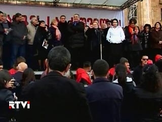 Оппозиционеры написали за Саакашвили заявление об отставке и предлагают его подписать