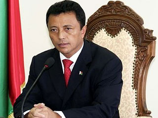 Изгнанный президент Мадагаскара уже рвется назад: он хочет разделить власть с новым лидером 