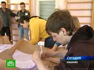 Пересчет голосов подтвердил победу коммунистов на парламентских выборах в Молдавии 