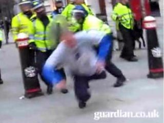 Лондонец, которого во время акции протеста толкнул полицейский, умер не от инфаркта, а от внутреннего кровотечения