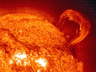 Российский спутник зафиксировал гигантский выброс плазмы на Солнце