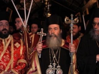 Патриарх Иерусалимский Феофил уединился в Кувуклии над Гробом Господним в ожидании схождения Благодатного огня