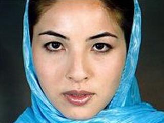 Американская журналистка иранского происхождения, обвиняемая Ираном в шпионаже в пользу США, приговорена иранским судом к восьми годам тюрьмы. 31-летняя Роксана Сабери была арестована в январе нынешнего года