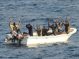 Канадские военные захватили в Аденском заливе семерых пиратов, но потом отпустили их