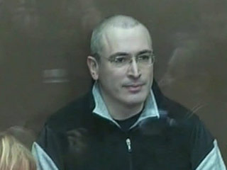 "Мне на сегодняшний момент, во-первых, непонятно, в чем меня обвиняют", - заявил Ходорковский. - Я хочу сначала получить разъяснение того обвинения, которое мне предъявлено"