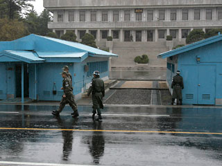 КНДР в среду обвинила Южную Корею в том, что она в одностороннем порядке передвинула один из маркеров, обозначающих военно-демаркационную линию