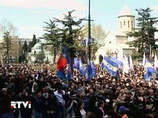 Около 10 тысяч жителей грузинских регионов прибыли на подмогу оппозиции в Тбилиси