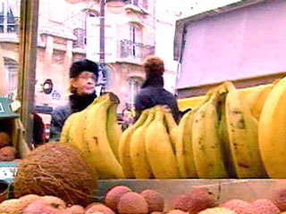 Россияне перестают покупать традиционные груши и виноград, отдавая предпочтения дешевым бананам