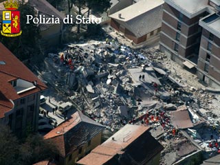 Российские специалисты завершили обследование зданий в итальянской Аквиле, пострадавшей от землетрясения