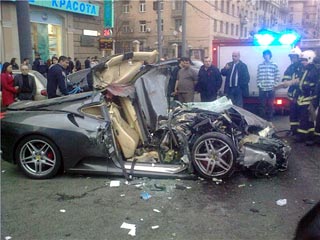 В Москве Ferrari на скорости 200 км/ч протаранил три иномарки
