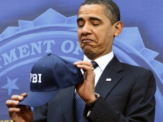 Необычайно теплый прием был оказан президенту США Бараку Обаме в штаб-квартире ФБР в Вашингтоне. Предусмотрительное руководство этого правоохранительного ведомства встретило главу государства подарками