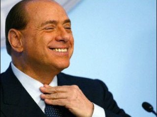 Действующий премьер-министр Сильвио Берлускони выдвинул свою кандидатуру на выборах в Европарламент от Италии