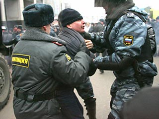 Нижегородские милиционеры пытали мужчину и старались утопить его в Волге "потому что лысый"