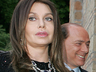 Супруга итальянского премьера Сильвио Берлускони, Вероника Ларио, не одобряет идею своего мужа выдвинуть на выборы в Европарламент политически безграмотных девушек из шоу-бизнеса