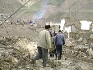 Пятнадцать человек, в том числе два ребенка, погибли в селевых потоках, хлынувших с гор в субботу вечером в уезде Кашанда северной афганской провинции Балх