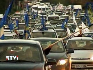 Грузинская оппозиция грозит "обострением борьбы за отставку Саакашвили": противники президента намерены перекрыть главные автотрассы страны, а также выдвинуть главе государства очередной ультиматум