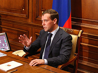 Медведев считает, что "проходной балл" в Госдуму для партий может быть снижен