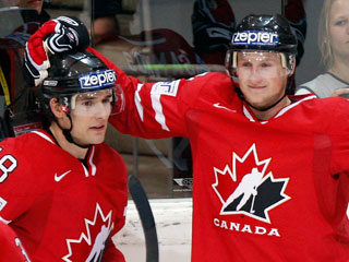 Сборная Канады стала третьим полуфиналистом чемпионата мира по хоккею