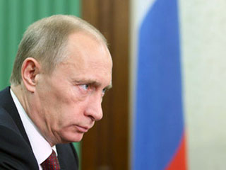 Премьер Владимир Путин подписал компромиссное постановление правительства "О допустимости соглашений между кредитными и страховыми организациями"