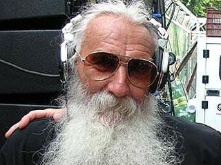Один из старейших диджеев России, участник группы DJ's Krugozory Борис Караулов скончался 7 мая на 73-м году жизни