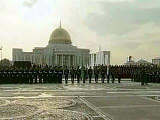 В Туркмении из-за милиционеров-взяточников перенесли объявление амнистии, традиционно происходящее в канун Дня Победы